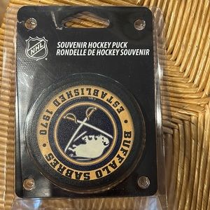 NHL, NIB Buffalo Sabre souvenir hockey puck